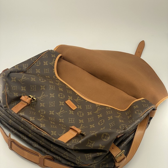 LOUIS VUITTON Saumur 43 Shoulder Bag - Picture 8 of 16